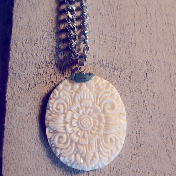 HAND-CARVED Pendant SS Chain - Picture 4 of 8